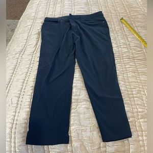 Men’s Lululemon ABC pant size 40, 28” inseam navy blue